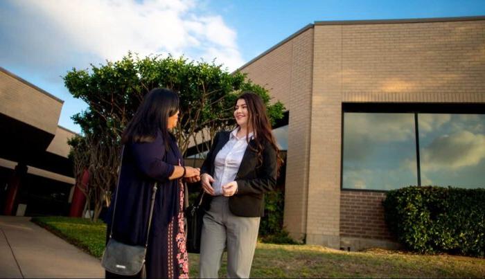 business students outside on the mesquite campus.