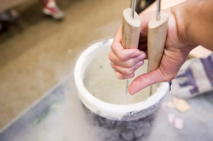 Tongs inserting container of liquid nitrogren