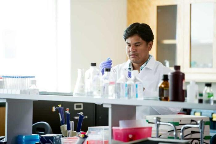 Student working in Biology research lab