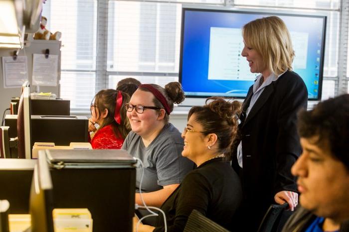 An A&M-Commerce professor instructing students